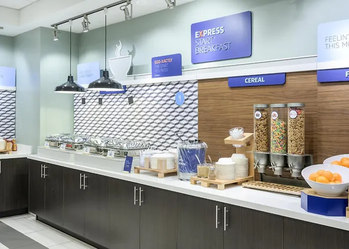 Express & - - East Mesa By Ihg Hotel 3*