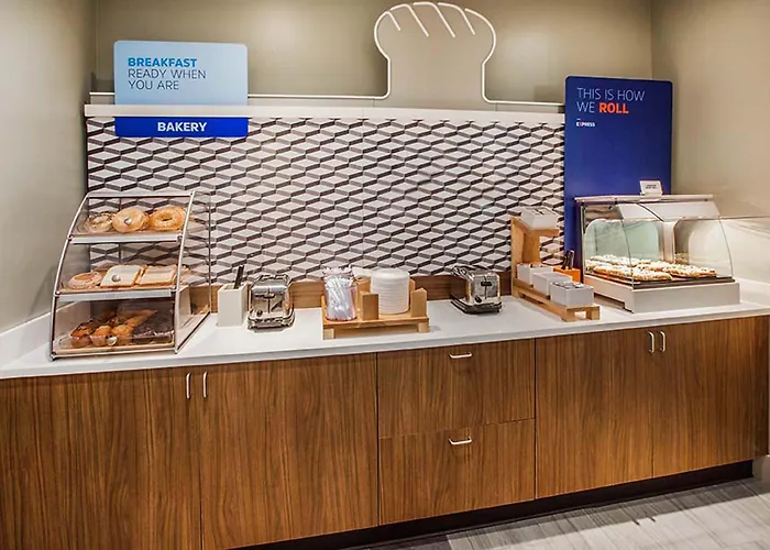 Express & - - East Mesa By Ihg 3*
