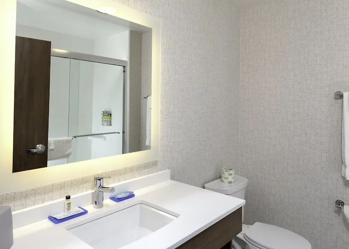 Express & - - East Mesa By Ihg Hotel 3*
