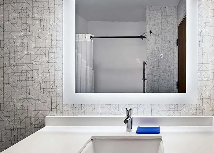 Express & - - East Mesa By Ihg 3* Gilbert